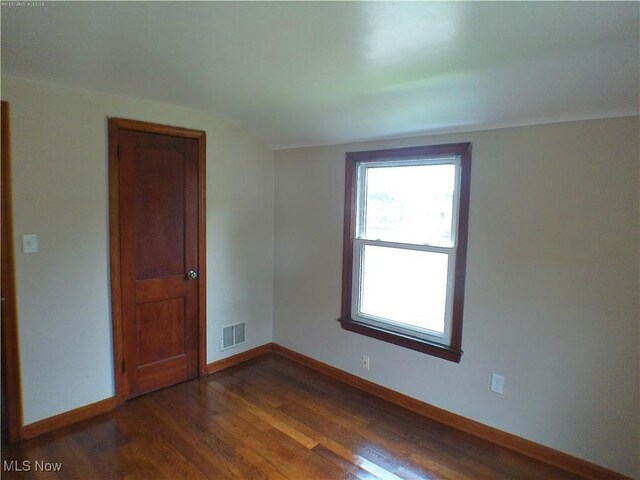1560 Redwood Ave, Akron, OH 44301 - photo 22