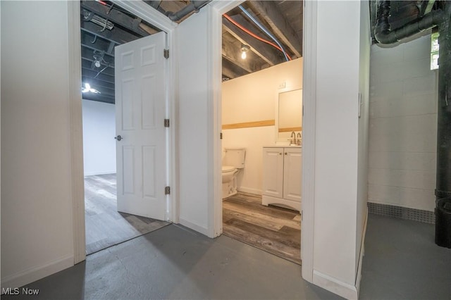 595 Elm St, Struthers, OH 44471 - below grade area with a sink and baseboards