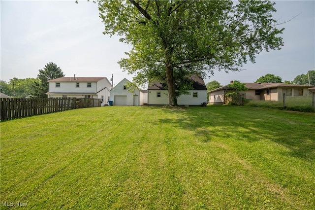 595 Elm St, Struthers, OH 44471 - view of yard featuring a detached garage