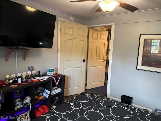 20684 Albion Rd, Strongsville, OH 44149 - bedroom featuring a ceiling fan