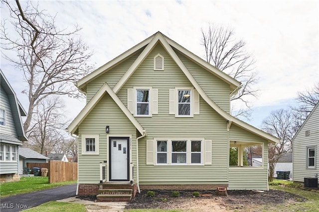 2231 16th St, Cuyahoga Falls, OH 44223 - view of front facade with entry steps