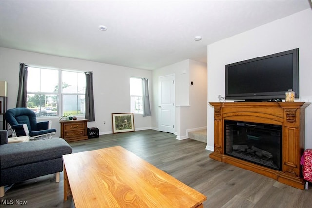 393 Slate Rdg, Barberton, OH 44203 - living area featuring dark wood-style flooring and baseboards