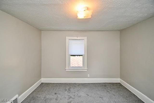 608 Columbus Ave NW, Canton, OH 44708 - unfurnished room featuring carpet flooring and a textured ceiling