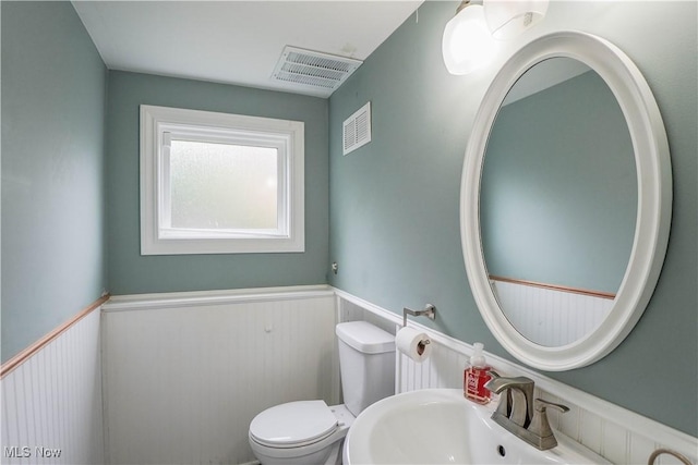 1324 Woodrow St NW, North Canton, OH 44720 - half bath featuring wainscoting and toilet
