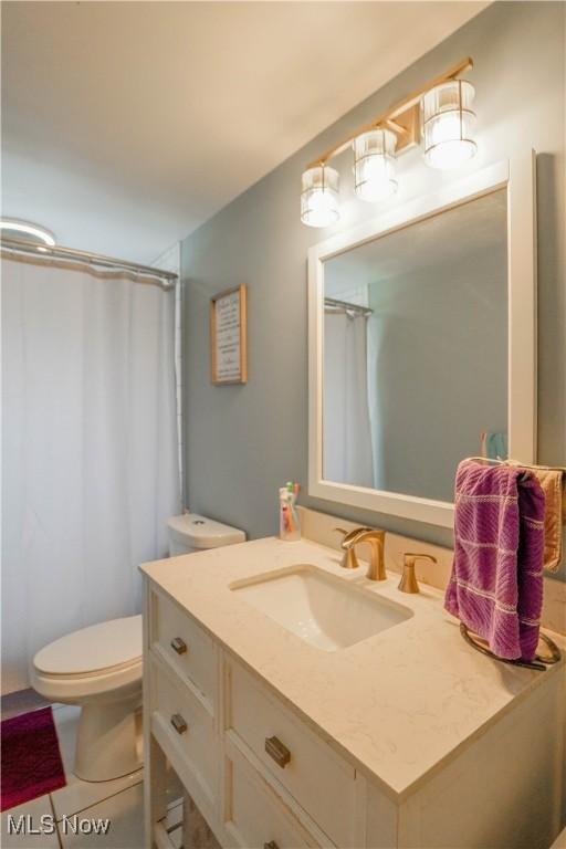 1324 Woodrow St NW, North Canton, OH 44720 - full bath with vanity and a shower with curtain