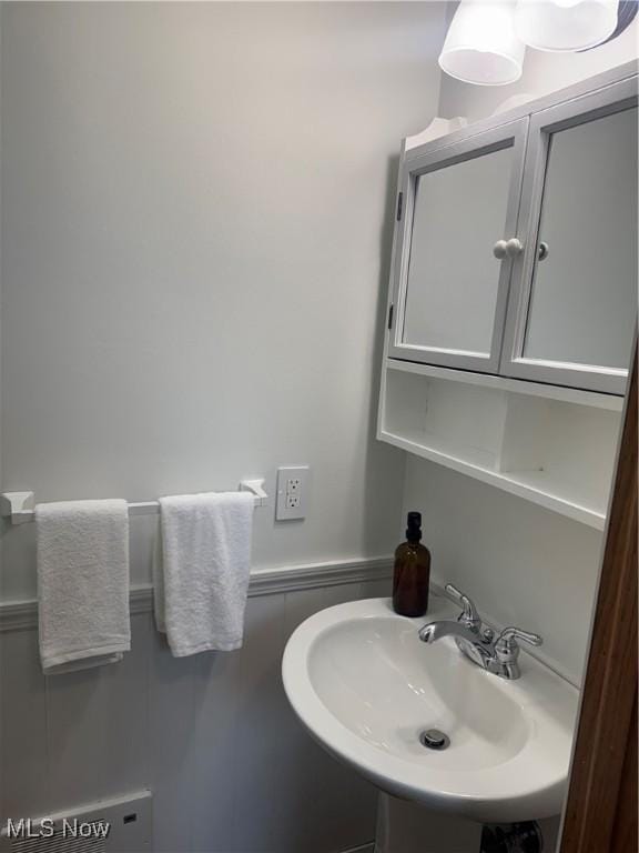 6375 Sherborn Rd, Parma Heights, OH 44130 - photo 8