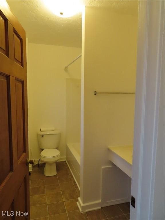278 Wheeler St, Akron, OH 44304 - full bath with tile patterned flooring, shower / tub combination, and a textured ceiling