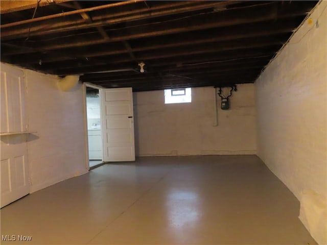 278 Wheeler St, Akron, OH 44304 - basement with gas meter and washer / dryer