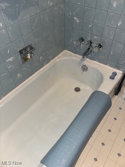 1527 Difford, Niles, OH 44446 - bathroom with tile patterned floors, a tub to relax in, and tile walls