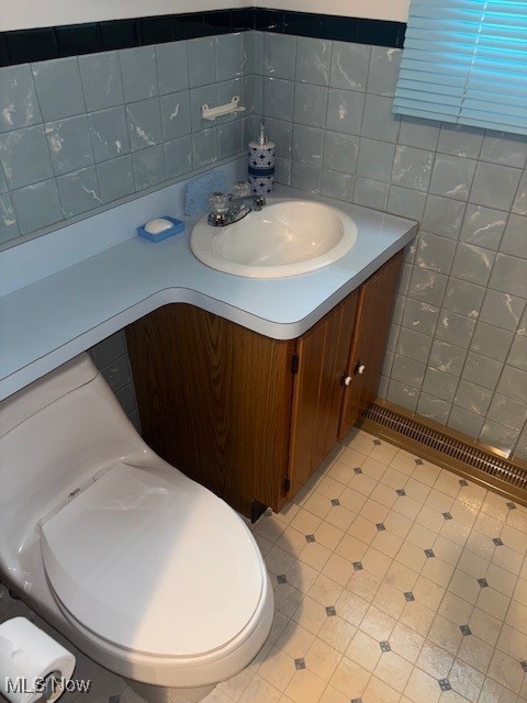 1527 Difford, Niles, OH 44446 - bathroom with tile walls, vanity, and tile patterned floors