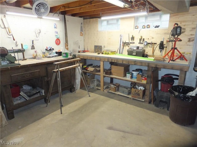 13621 Bellbrook Dr, Brook Park, OH 44142 - below grade area featuring a workshop area