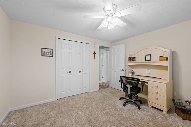 7152 Rippling Brook Ln, Concord, OH 44060 - home office with carpet flooring, a ceiling fan, and a textured ceiling