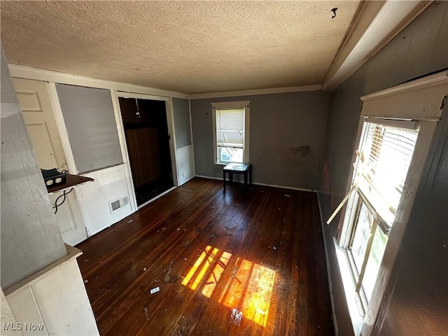 872 Keeney St, Akron, OH 44310 - empty room with hardwood / wood-style flooring, a textured ceiling, and crown molding