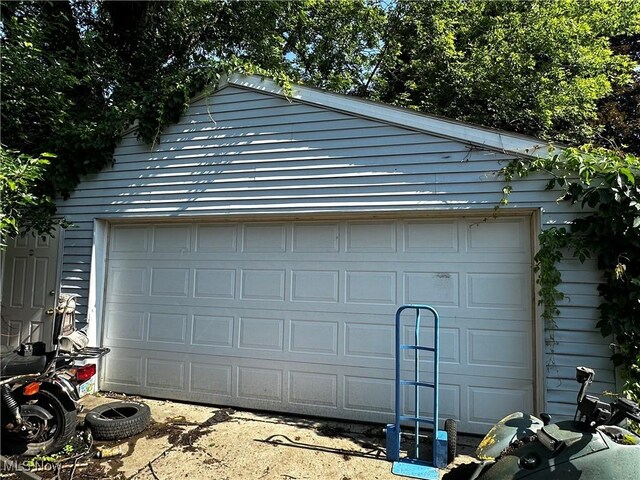 872 Keeney St, Akron, OH 44310 - view of garage