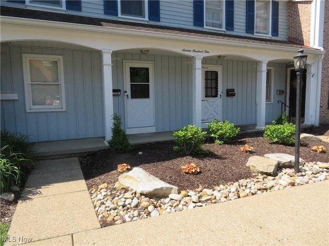 1609 S Main St Unit 22C, North Canton, OH 44709 - property entrance with a porch