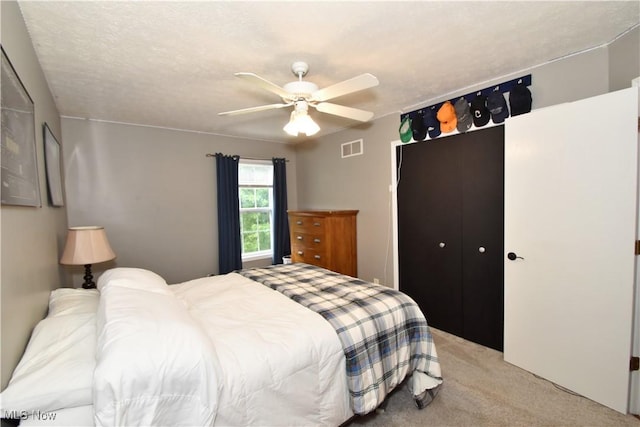 8025 Wadsworth Rd, Wadsworth, OH 44281 - bedroom featuring light colored carpet, ceiling fan, and a closet