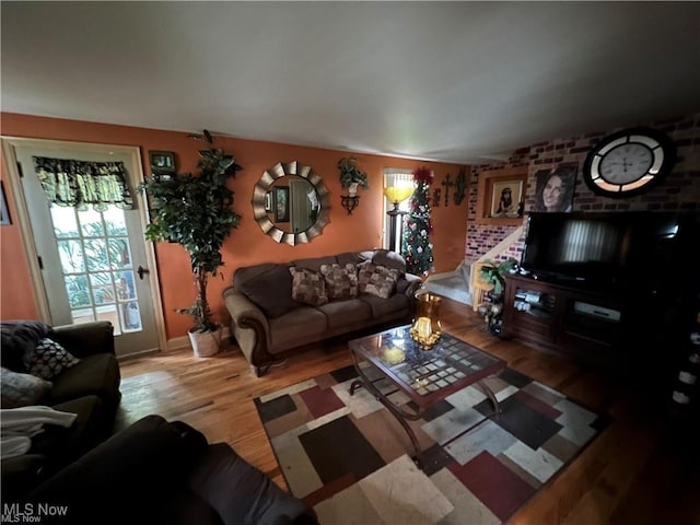 629 Willard Ave SE, Warren, OH 44483 - living area featuring wood finished floors and baseboards