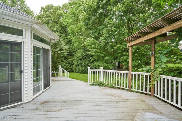 2683 High Hampton Trl, Cuyahoga Falls, OH 44223 - wooden terrace featuring a pergola