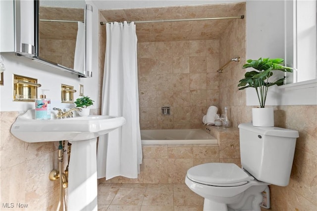 3568 Peninsula Dr, Coventry, OH 44319 - bathroom featuring tiled shower / bath combo, tile patterned floors, and tile walls