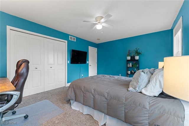 905 Braemar Cir, North Canton, OH 44720 - carpeted bedroom with a closet and ceiling fan