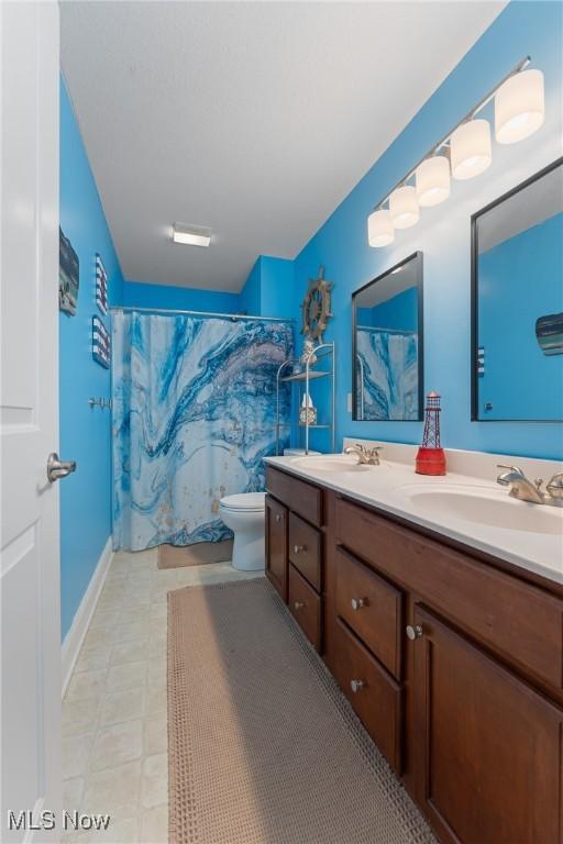 905 Braemar Cir, North Canton, OH 44720 - bathroom with double vanity and a shower with shower curtain