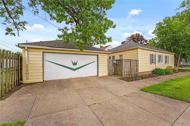 907 Hillsdale Ave, Parma, OH 44134 - single story home featuring a detached garage