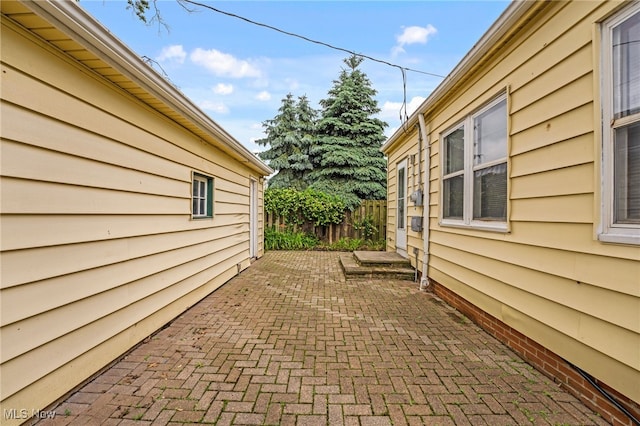 907 Hillsdale Ave, Parma, OH 44134 - view of patio / terrace
