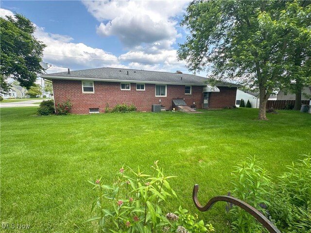 344 17th St NW, Barberton, OH 44203 - back of property featuring a yard and brick siding