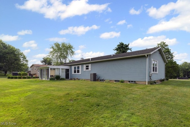 1114 Beechwood Rd, Salem, OH 44460 - rear view of property featuring a sunroom and a lawn