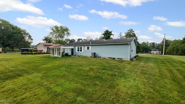1114 Beechwood Rd, Salem, OH 44460 - rear view of house with a sunroom and a yard