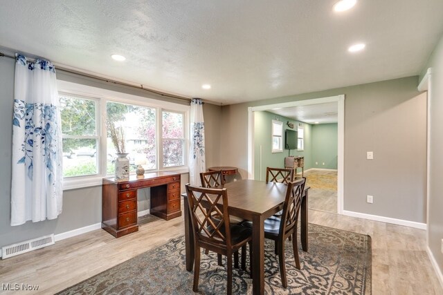 1260 Pleasant Ridge St SE, Minerva, OH 44657 - dining area featuring light wood-type flooring and recessed lighting
