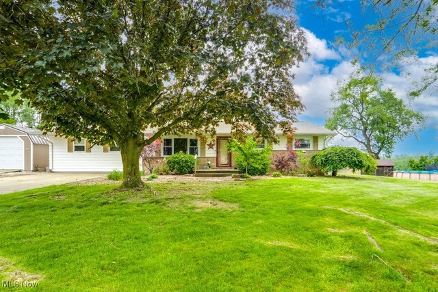 1260 Pleasant Ridge St SE, Minerva, OH 44657 - obstructed view of property featuring a front yard and driveway