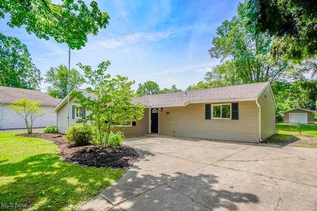 3451 Hanover Dr, Kent, OH 44240 - single story home with driveway and a front lawn