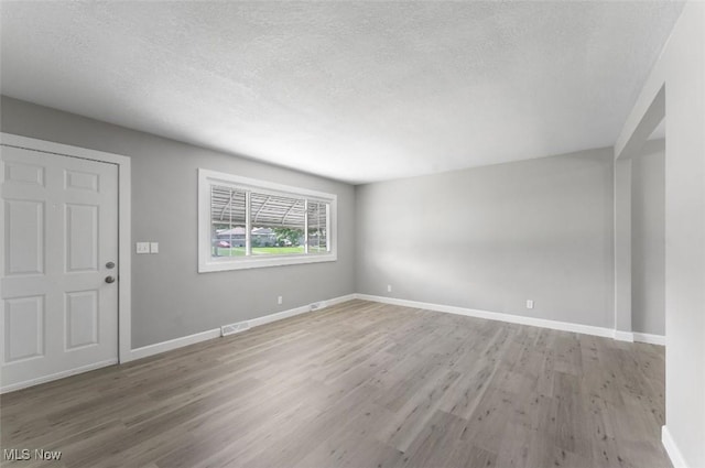 5318 Pinecrest Ave, Youngstown, OH 44515 - foyer entrance featuring wood finished floors and a textured ceiling