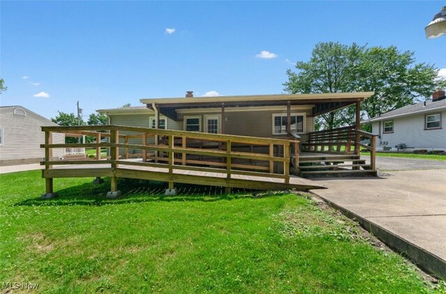 5318 Pinecrest Ave, Youngstown, OH 44515 - rear view of property featuring a deck and a yard