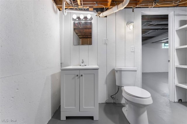 5318 Pinecrest Ave, Youngstown, OH 44515 - bathroom featuring concrete floors and vanity
