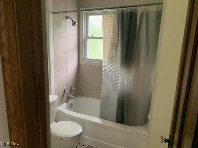 1543 Genesee Rd, South Euclid, OH 44121 - full bathroom featuring shower / bathtub combination with curtain and tile patterned floors