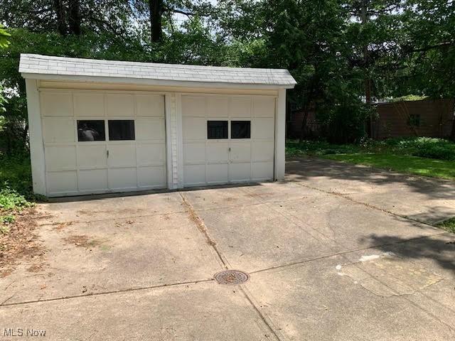 1543 Genesee Rd, South Euclid, OH 44121 - view of detached garage