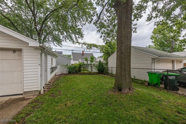 29123 Homewood Dr, Wickliffe, OH 44092 - view of yard