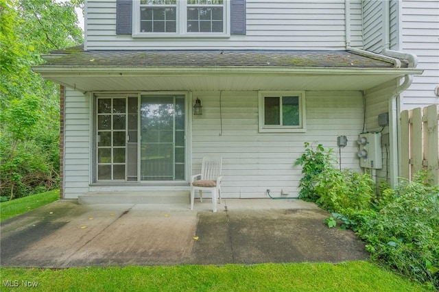 34112 Chagrin Blvd Unit 7106, Moreland Hills, OH 44022 - property entrance featuring a patio and a shingled roof