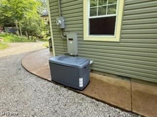 2461 Trailwood Dr SW, Carrollton, OH 44615 - view of side of home