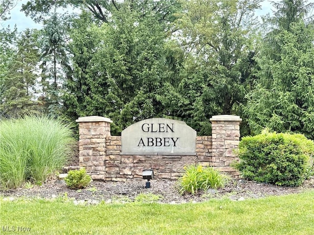 11208 Glen Abbey Dr, North Royalton, OH 44133 - view of community sign