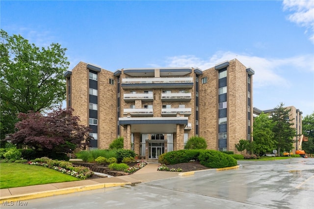 2112 Acacia Park Dr Unit 316, Lyndhurst, OH 44124 - photo 1