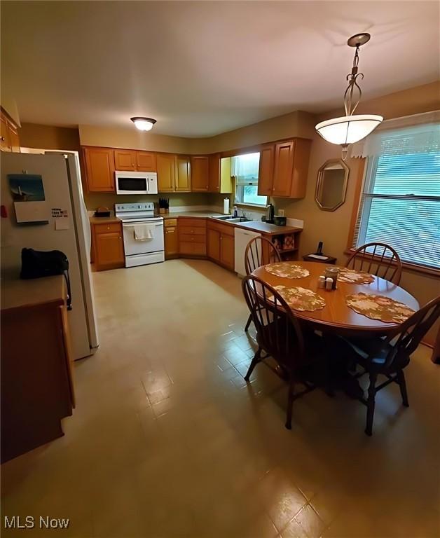 2919 Inwood Dr NW, Massillon, OH 44646 - view of dining space