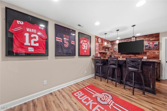 2940 Londonbury St NW, Uniontown, OH 44685 - indoor wet bar featuring wood finished floors, recessed lighting, and pendant lighting