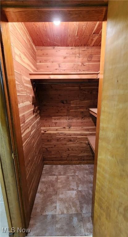 138 Marsha St, Weirton, WV 26062 - view of walk in closet