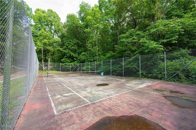 82 Pineywood Trl, Logan, OH 43138