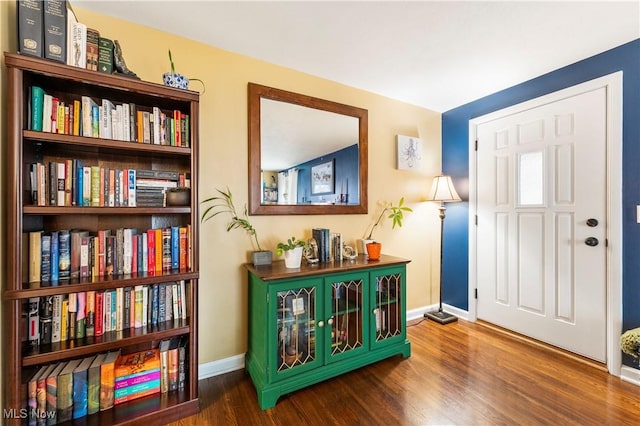 2026 34th St NW, Canton, OH 44709 - entryway featuring baseboards and wood finished floors