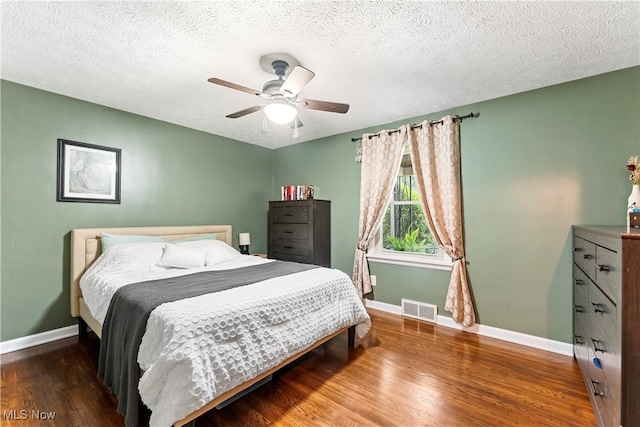 2026 34th St NW, Canton, OH 44709 - bedroom featuring wood finished floors, a textured ceiling, and a ceiling fan
