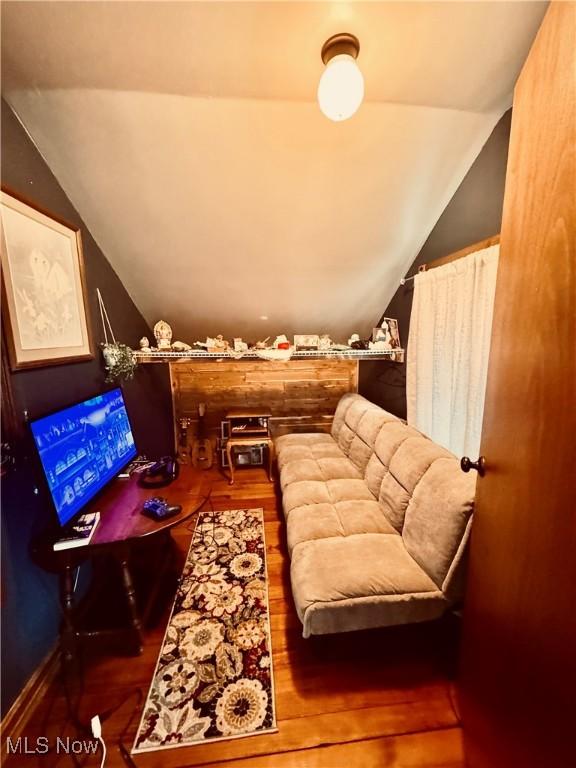 741 Jennings Ave, Salem, OH 44460 - sitting room with vaulted ceiling and wood finished floors